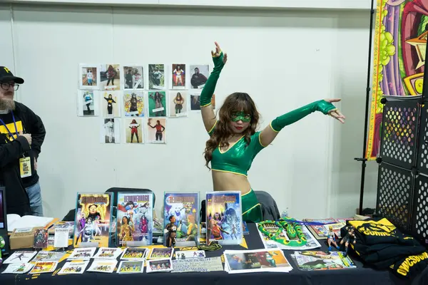 Motor City Comic Con sunuculuğunu Novi, Michigan 'daki Suburban Collection Showplace üstlendi.