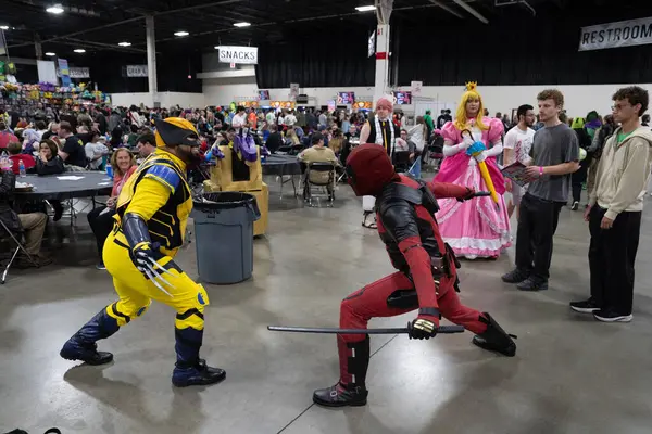 Motor City Comic Con sunuculuğunu Novi, Michigan 'daki Suburban Collection Showplace üstlendi.