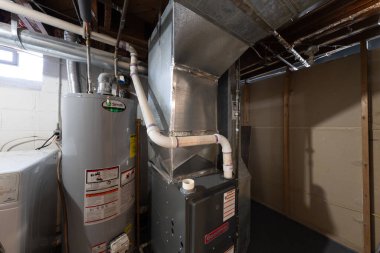 Ev, bodruma yeni bir konut ocağı ve sıcak su tankıyla yenilendi.