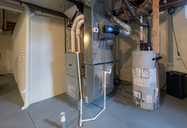 Ev, bodruma yeni bir konut ocağı ve sıcak su tankıyla yenilendi.