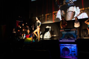 Michigan Rocky Korku Koruma Derneği 'nden Gay Pride Tema Şovu Wayne Michigan' daki State Wayne Tiyatrosu 'nda gölgelendi.