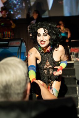 Michigan Rocky Korku Koruma Derneği 'nden Gay Pride Tema Şovu Wayne Michigan' daki State Wayne Tiyatrosu 'nda gölgelendi.