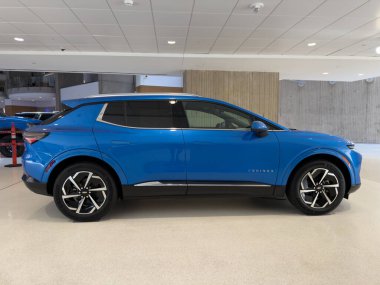 Yeni 2025 ve 2026 General Motors araçları 09 Ağustos 2025 'te Detroit, Michigan' daki General Motors Rönesans Merkezi 'nde sergilenmektedir.