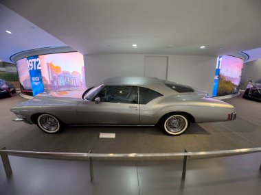 Şu anda Detroit Genel Motors Rönesans Merkezi 'nde 09 Ağustos 2025' te sergilenmekte olan nadir ve klasik vintage araçlar