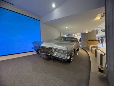 Şu anda Detroit Genel Motors Rönesans Merkezi 'nde 09 Ağustos 2025' te sergilenmekte olan nadir ve klasik vintage araçlar