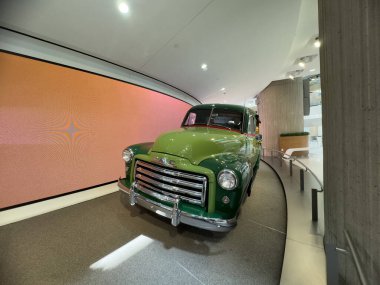 Şu anda Detroit Genel Motors Rönesans Merkezi 'nde 09 Ağustos 2025' te sergilenmekte olan nadir ve klasik vintage araçlar