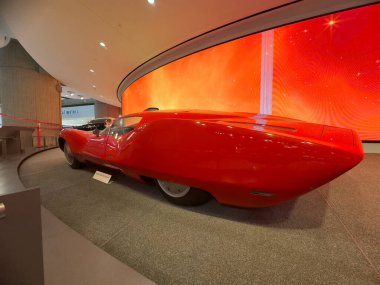 Şu anda Detroit Genel Motors Rönesans Merkezi 'nde 09 Ağustos 2025' te sergilenmekte olan nadir ve klasik vintage araçlar