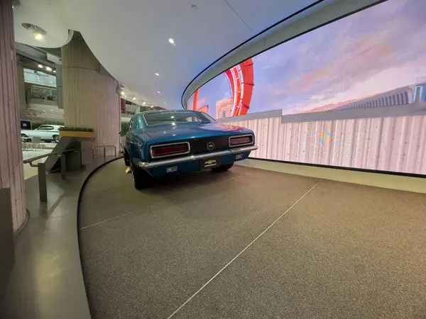 Şu anda Detroit Genel Motors Rönesans Merkezi 'nde 09 Ağustos 2025' te sergilenmekte olan nadir ve klasik vintage araçlar