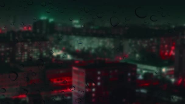 Caídas Lluvia Fuera Ventana Luces Rojas Ciudad Nocturna — Vídeos de Stock