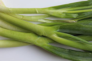 Pırasa beyaz arkaplanda izole