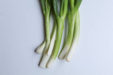 Pırasa beyaz arkaplanda izole