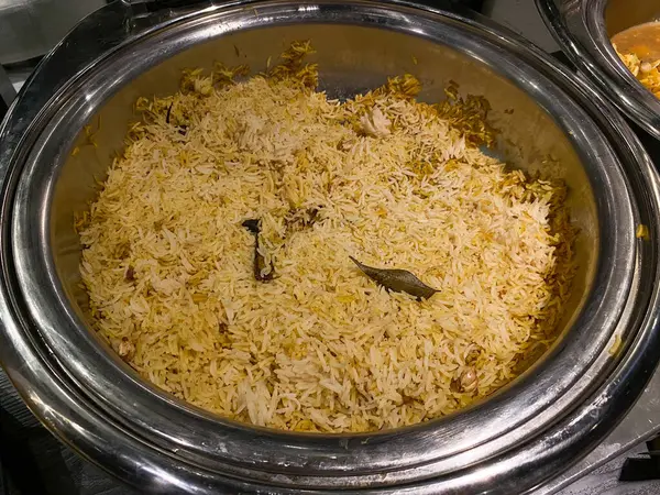 Basmati tereyağlı pilav ya da pirinç kızartması.