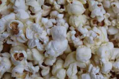 Sade patlamış mısırın tam arkaplanı