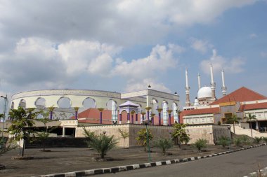 Semarang City, Endonezya 'daki Büyük Cava Camii veya Mescid Agung Jawa Tengah. 12 Mart 2022 'de Semarang, Endonezya