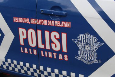 Arabada Endonezya Ulusal Polisi 'nin tasarımı ve sembolü var. 12 Nisan 2022 'de Semarang, Endonezya