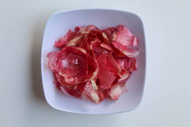 Beyaz arkaplan, düz yatay ya da üst görünümde bulanık deri izole edildi