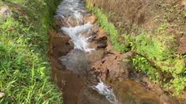 Nehir akıntıları aniden hızlanır, su akışının hacmi artar