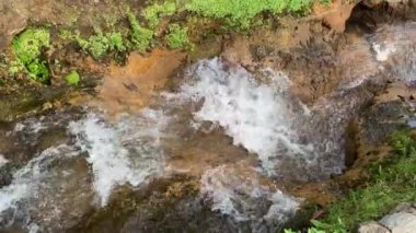 Nehir akıntıları aniden hızlanır, su akışının hacmi artar