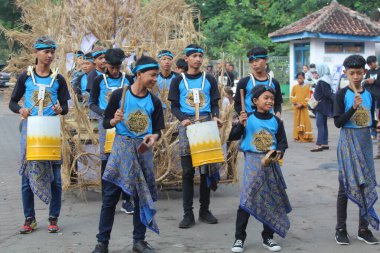 Thongtek, Jepara 'dan geleneksel bir perküsyon. Jepara, Endonezya, 29 Nisan 2023