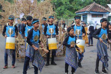 Thongtek, Jepara 'dan geleneksel bir perküsyon. Jepara, Endonezya, 29 Nisan 2023