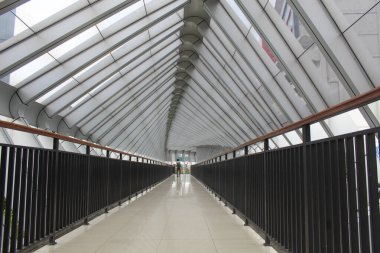 Pandanaran Skybridge 'in içinde. Semarang, Endonezya, 25 Aralık 2022