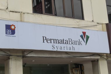 Permata Bank Syariah tabela tahtası. Semarang, Endonezya, 25 Aralık 2022