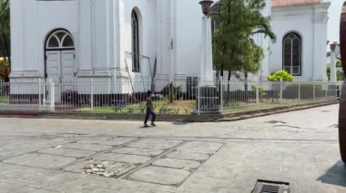 Semarang, Endonezya - 24 Aralık 2023: Batı Endonezya 'daki Protestan Kilisesi' nin arka tarafı veya Blenduk Kilisesi