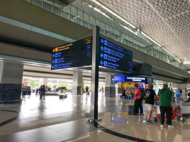 Tangerang, Endonezya - 1 Şubat 2025: Terminal 3, Soekarno Hatta Uluslararası Havalimanı yönetim kurulu