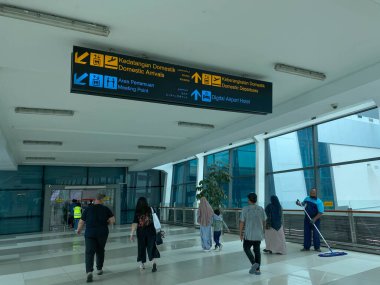 Tangerang, Endonezya - 1 Şubat 2025: Terminal 3, Soekarno Hatta Uluslararası Havalimanı yönetim kurulu