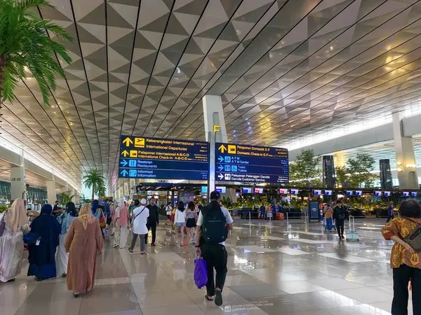 Tangerang, Endonezya - 1 Şubat 2025: Terminal 3, Soekarno Hatta Uluslararası Havalimanı içindeki durum