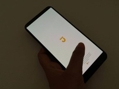 Bekasi, Endonezya - 22 Mart 2025: Android akıllı telefonundaki Jago Bank uygulamasının sıçrama ekranı