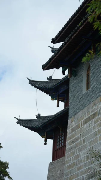 Eski Tapınak Manzarası Dağların Tepesinde Antik Çin Binaları Var — Stok fotoğraf