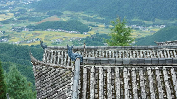 Régi Templom Kilátás Ősi Kínai Épületek Tetején Található Hegyek — Stock Fotó