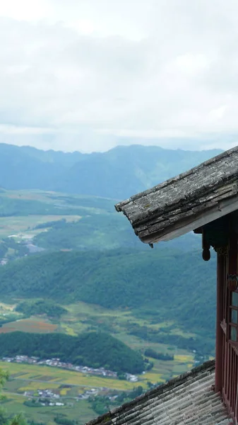 Eski Tapınak Manzarası Dağların Tepesinde Antik Çin Binaları Var — Stok fotoğraf