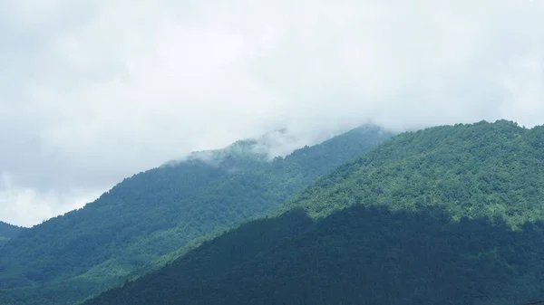 Belle Vue Sur Les Montagnes Avec Ciel Nuageux Vallée Parmi — Photo