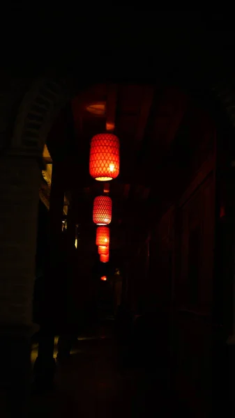 Κόκκινο Φανάρι Κρέμεται Στο Παλιό Κλασικό Κινέζικο Κτίριο Για Την — Φωτογραφία Αρχείου