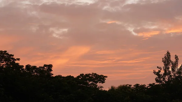 Den Vackra Solnedgången Himlen Utsikt Med Färgglada Moln Och Varma — Stockfoto