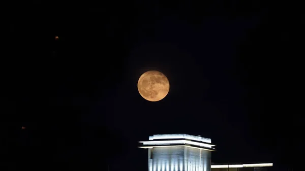 Lua Nascer Cidade Noite — Fotografia de Stock