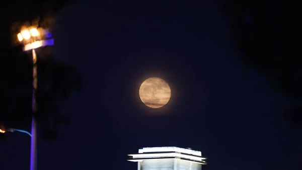 Lua Nascer Cidade Noite — Fotografia de Stock