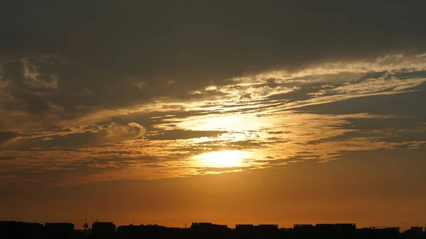 Het Prachtige Zonsondergang Uitzicht Hemel Met Kleurrijke Wolken Warme Lichten — Stockfoto
