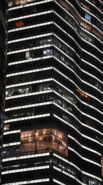 Geceleri ışıklar açık gökdelen gece görüşü