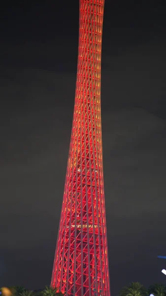 Όμορφη Θέα Στον Πύργο Πολύχρωμα Φώτα Αναμμένα Νύχτα — Φωτογραφία Αρχείου