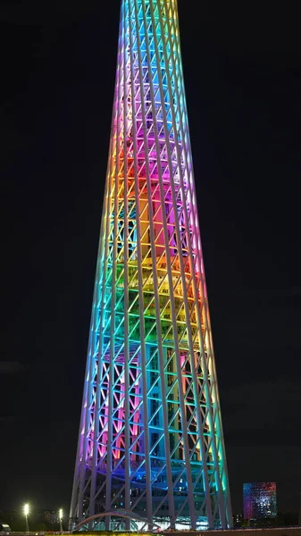 Bela Vista Torre Turismo Com Luzes Coloridas Acesas Noite — Fotografia de Stock
