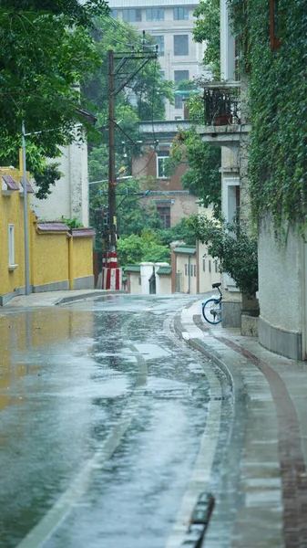 Vue Jour Pluvieux Dans Ville Avec Route Humide Les Gouttelettes — Photo
