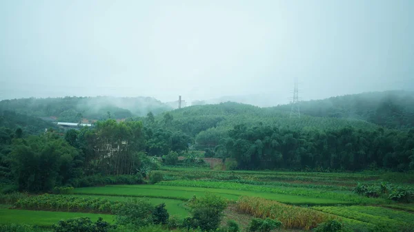 Piękny Widok Wieś Płynnego Pociągu Południu Chin Deszczowy Dzień — Zdjęcie stockowe