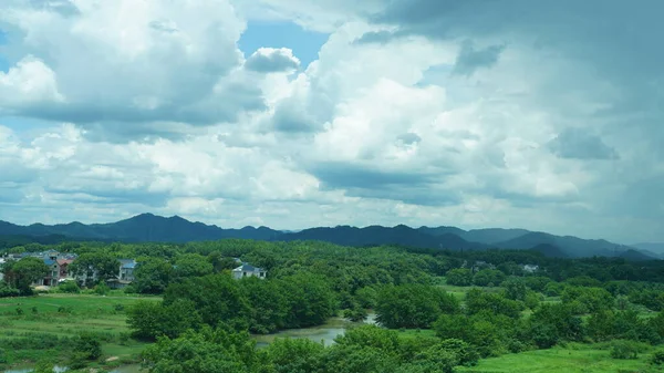 Die Schöne Aussicht Auf Die Landschaft Aus Dem Fahrenden Zug — Stockfoto
