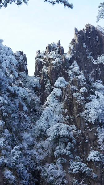 Las Hermosas Montañas Congeladas Vista Cubierta Por Nieve Blanca Hielo — Foto de Stock