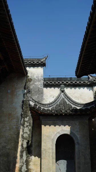 Stary Chiński Dom Rzeźbione Pięknymi Kamiennymi Rzeźbami Wsi Chinach — Zdjęcie stockowe