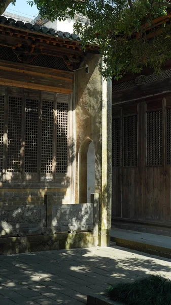 Vieille Maison Chinoise Bois Sculptée Avec Belle Sculpture Dans Village — Photo
