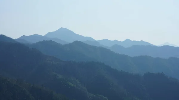 Piękne Góry Widok Szczytu Wzgórza Wiosną — Zdjęcie stockowe